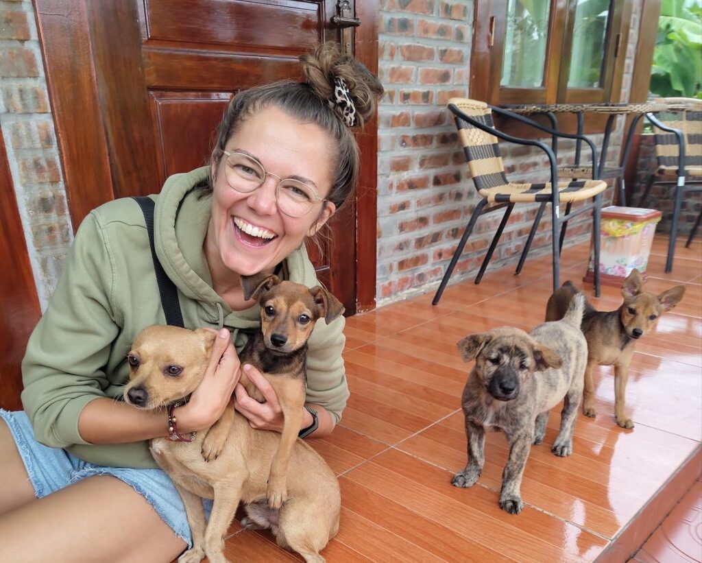 Eva with puppies